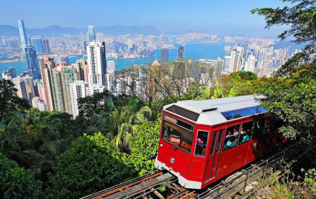 Tại Hong Kong, chuyên gia phong thủy rất có tiếng nói trong phát triển kiến trúc thành phố. Dưới đây là câu chuyện về một số cao ốc nổi bật du khách có thể nhìn thấy trong chuyến thăm hòn đảo này. Ảnh: Leungchopan.