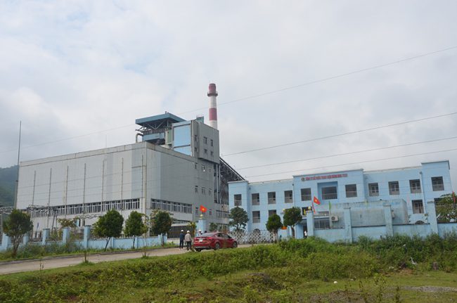 Nhà máy sản xuất than điện thuộc Công ty CP Than - điện Nông Sơn được chọn thí điểm chi trả dịch vụ môi trường rừng đối với dịch vụ hấp thụ và lưu giữ CO2 của rừng. Ảnh: T.HỮU