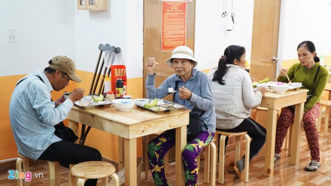Anh Đức cho biết thời gian tới sẽ vận động thêm bạn bè, các nhà hảo tâm cùng chung tay, góp sức để nhân rộng mô hình quán cơm từ thiện.