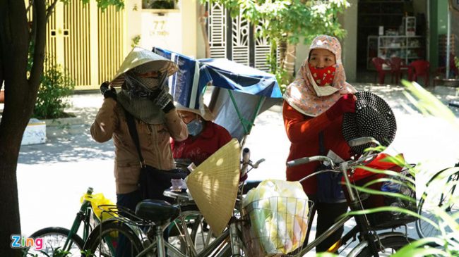 Giải thích cho việc đặt tên quán cơm là Yên Vui, anh Nguyễn Duy Đức cho biết anh mong muốn cho các cô, chú đến với quán ăn một cách thoải mái, dùng một bữa cơm mà không có sự lo toan, tính toán về tiền bạc. “Giúp cho các cô, chú ở đây giảm bớt đi một phần nhỏ áp lực trong cuộc sống là mình thấy vui rồi”, anh chia sẻ.