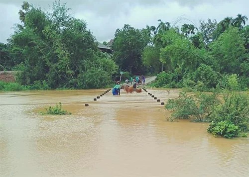 Cầu Tràn ở xã Lộc Yên (Hương Khê) bị ngập. Ảnh: Đức Hùng
