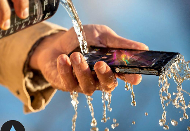 Hãng khuyến cáo không bảo hành smartphone bị ngâm nước.