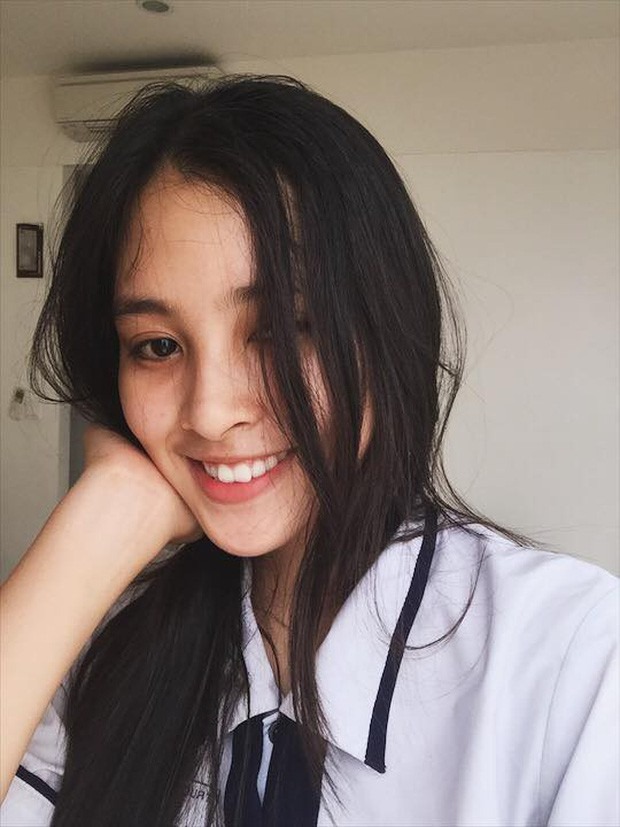 Cô đăng quang khi vừa mới tốt nghiệp THPT và trở thành sinh viên đại học