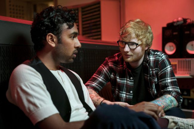 Khán giả thích thú khi nam ca sĩ Ed Sheeran đóng vai chính mình trong phim - Ảnh: UNIVERSAL