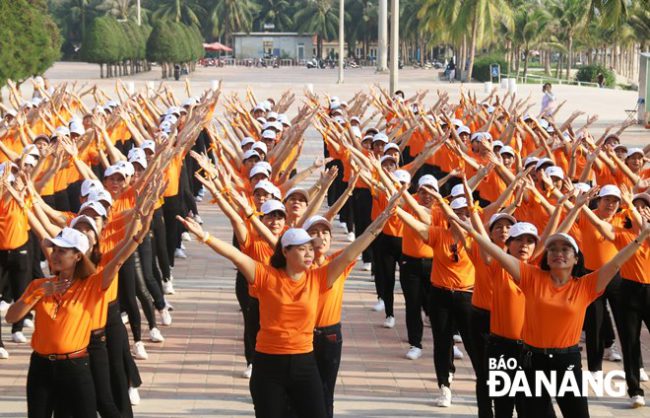Tiết mục đồng diễn vũ điệu thể dục thể thao của phụ nữ Đà Nẵng.