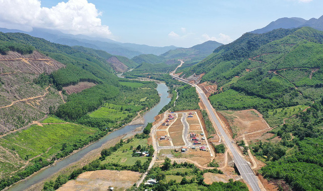 Thượng nguồn sông Cu Đê nằm trọn ở Đà Nẵng, nên địa phương chọn xây dựng nhà máy bên sông để chủ động kiểm soát ô nhiễm - Ảnh: TRƯỜNG TRUNG