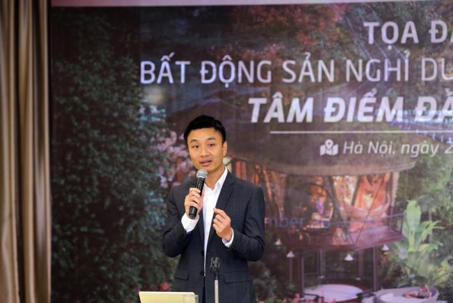 Ông Nguyễn Thành Trung, Giám đốc Công ty CP Phát triển Nghỉ dưỡng Ngoại ô phát biểu tại tọa đàm do TheLEADER tổ chức.