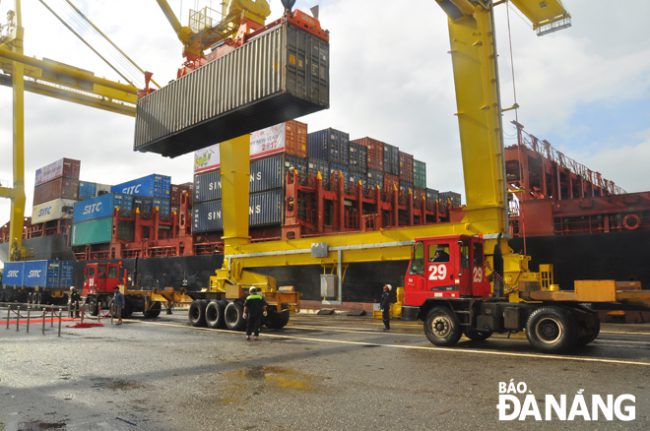 Đà Nẵng được nhìn nhận có nhiều tiềm năng phát triển mạnh ngành logistics trong thời gian tới. (Ảnh chụp tại cảng Tiên Sa). Ảnh: P.V