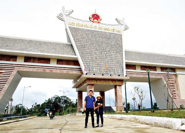 Cửa khẩu Nam Giang - Đắc Tà Ọoc. Ảnh: PHƯƠNG THẢO