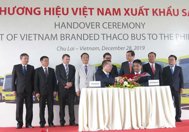Ký kết hợp đồng xuất khẩu 200 xe bus sang Philippines năm 2020.