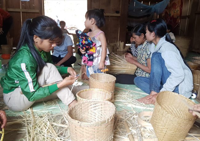 Năm 2019 tỉnh giao huyện Nam Trà My chỉ tiêu 450 hộ thoát nghèo bền vững, nhưng với những cách làm thiết thực, có đến 573 hộ đủ điều kiện thoát nghèo bền vững. Ảnh: DIỄM LỆ