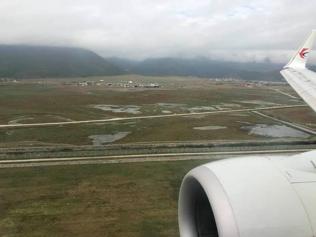 Các chuyến bay luôn khiến người ta háo hức hoặc mệt mỏi, nhưng ít ai quan tâm đến lượng khỉ thải mà mình trực tiếp góp phần.
