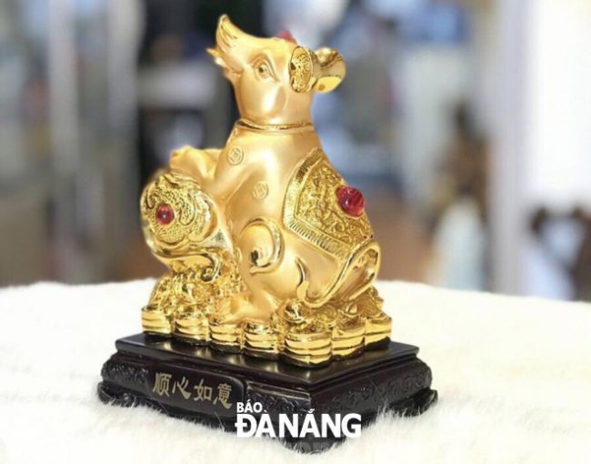 Chuột mạ vàng - vật phẩm trang trí phục vụ dịp Tết Canh Tý 2020.