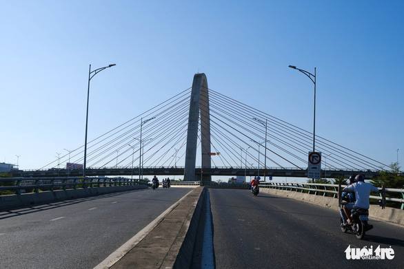 Đường lên cầu vượt Ngã ba Huế, Đà Nẵng, sáng 28-7 - Ảnh: TẤN LỰC