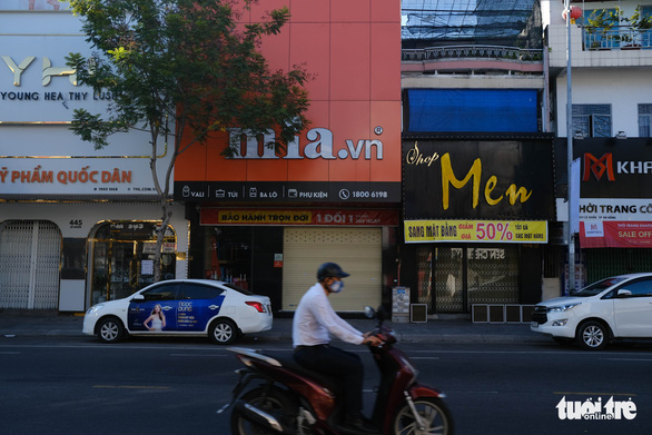 Các cửa hàng thời trang tại Đà Nẵng đóng cửa - Ảnh: TẤN LỰC